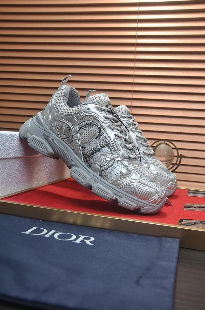 Men's shoes 💰: 640💶 (couples model) Brand: Dior (Dior) Standard code: Women's code 35-40. Men's code 38-44 (45 customized) Grade: Same as the official website Material: Top-quality original cowhide stitching Original wear-resistant and lightweight outsole Style category: Fashionable casual shoes Distinguished luxury brand elements top luxury Color: Actual picture color